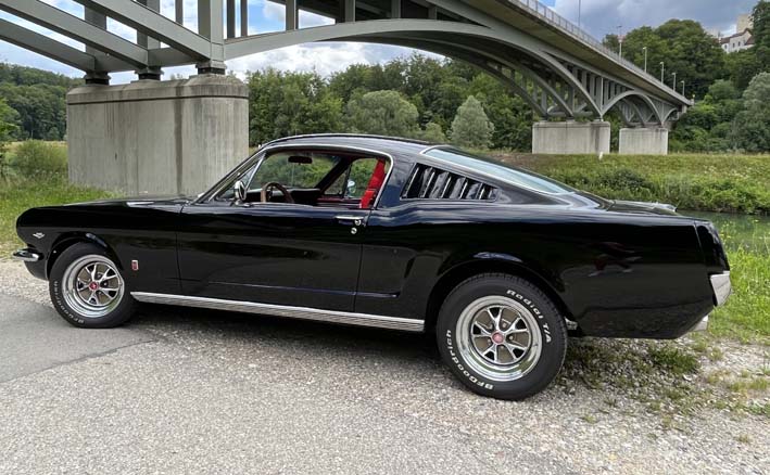 Auto, Ford Mustang GT Fastback